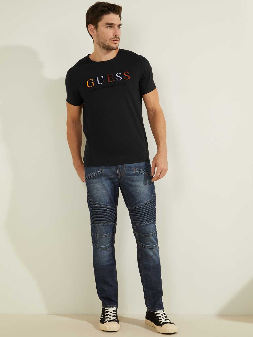 Black Men's Guess Embossed Logo T-shirt Australia Sale | 827DNZBCG