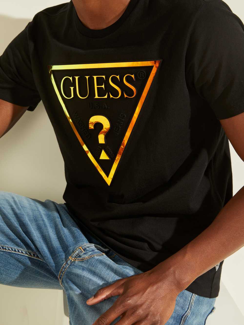 Black Men's Guess Hologram Logo T-shirt Australia Sale | 316GTOQKW