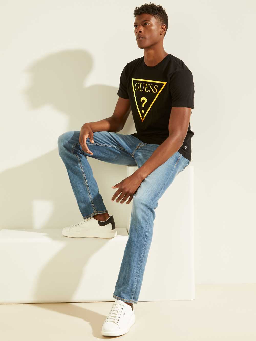 Black Men's Guess Hologram Logo T-shirt Australia Sale | 316GTOQKW