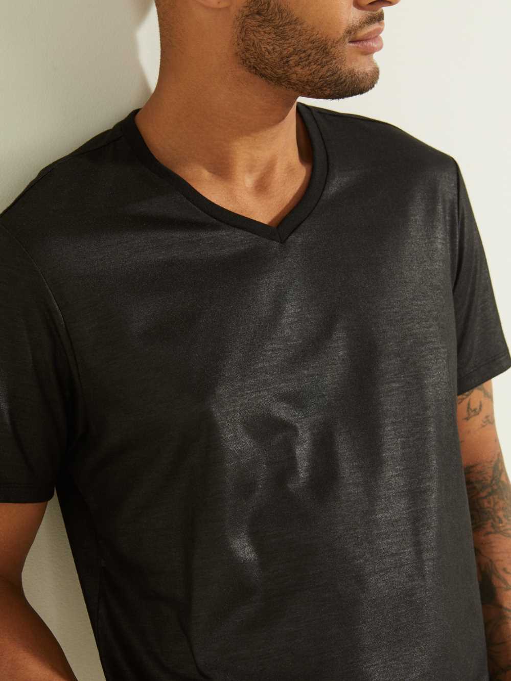Black Men's Guess Mason Yoke V-Neck T-shirt Australia Sale | 683IQOSKV