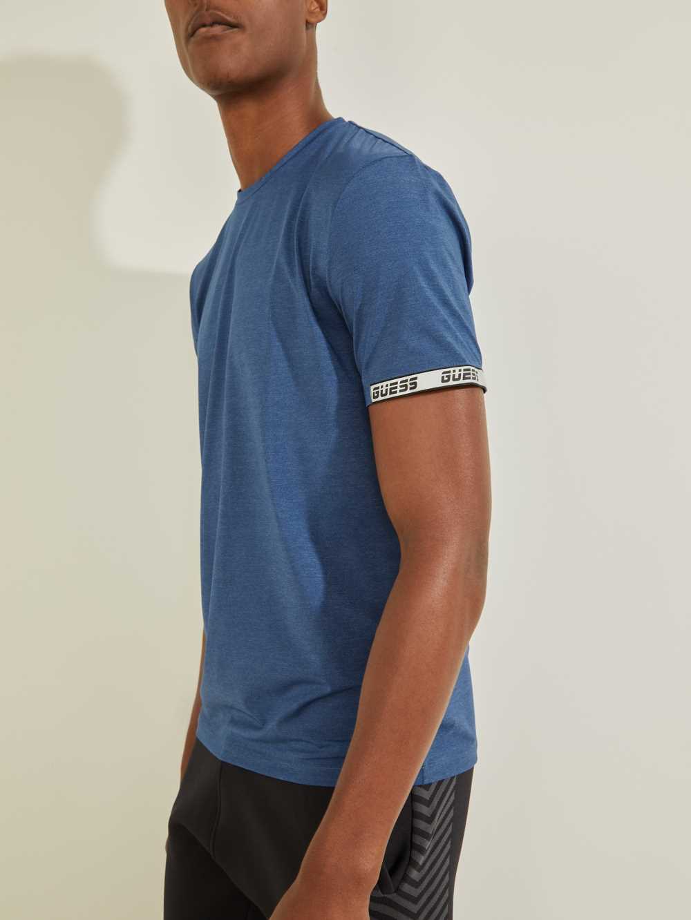 Blue Men's Guess Logo Sleeve T-shirt Australia Sale | 517GKCJEV