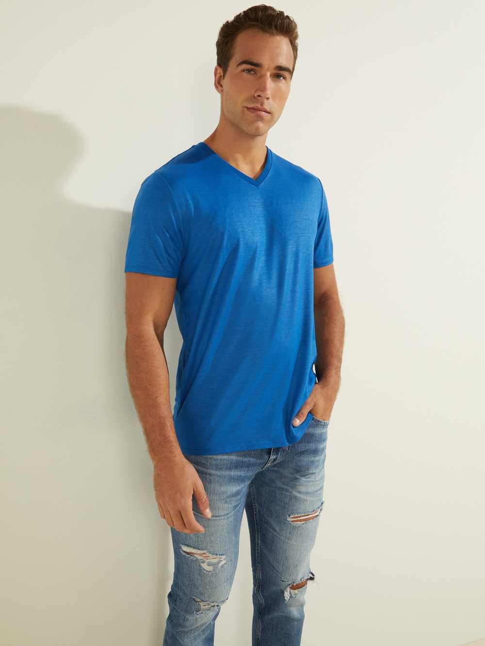 Blue Men\'s Guess Mason Yoke V-Neck T-shirt Australia Sale | 078CHEUKM