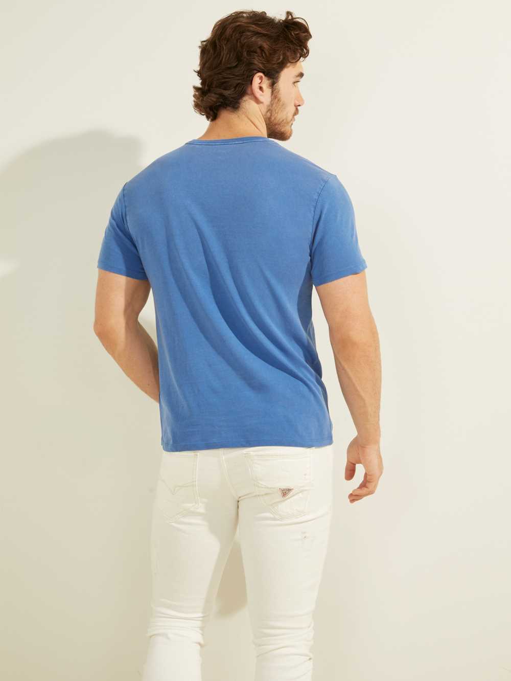 Blue Multicolor Men's Guess Embroidered Logo T-shirt Australia Sale | 160DVSOMW