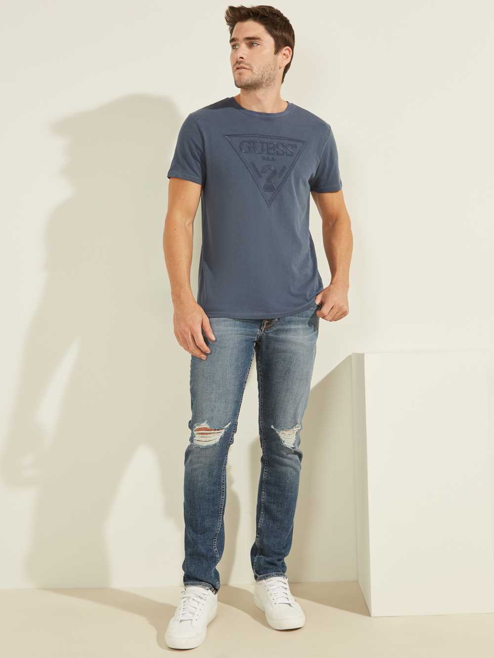 Blue Multicolor Men's Guess Embroidered Logo T-shirt Australia Sale | 256HXLMZR