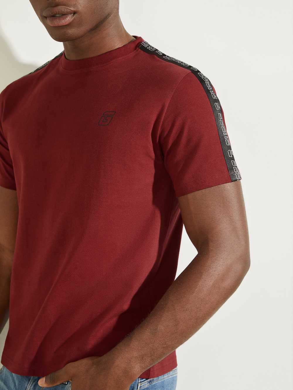 Burgundy Men's Guess Eco Eric Logo T-shirt Australia Sale | 968ZSYFPE