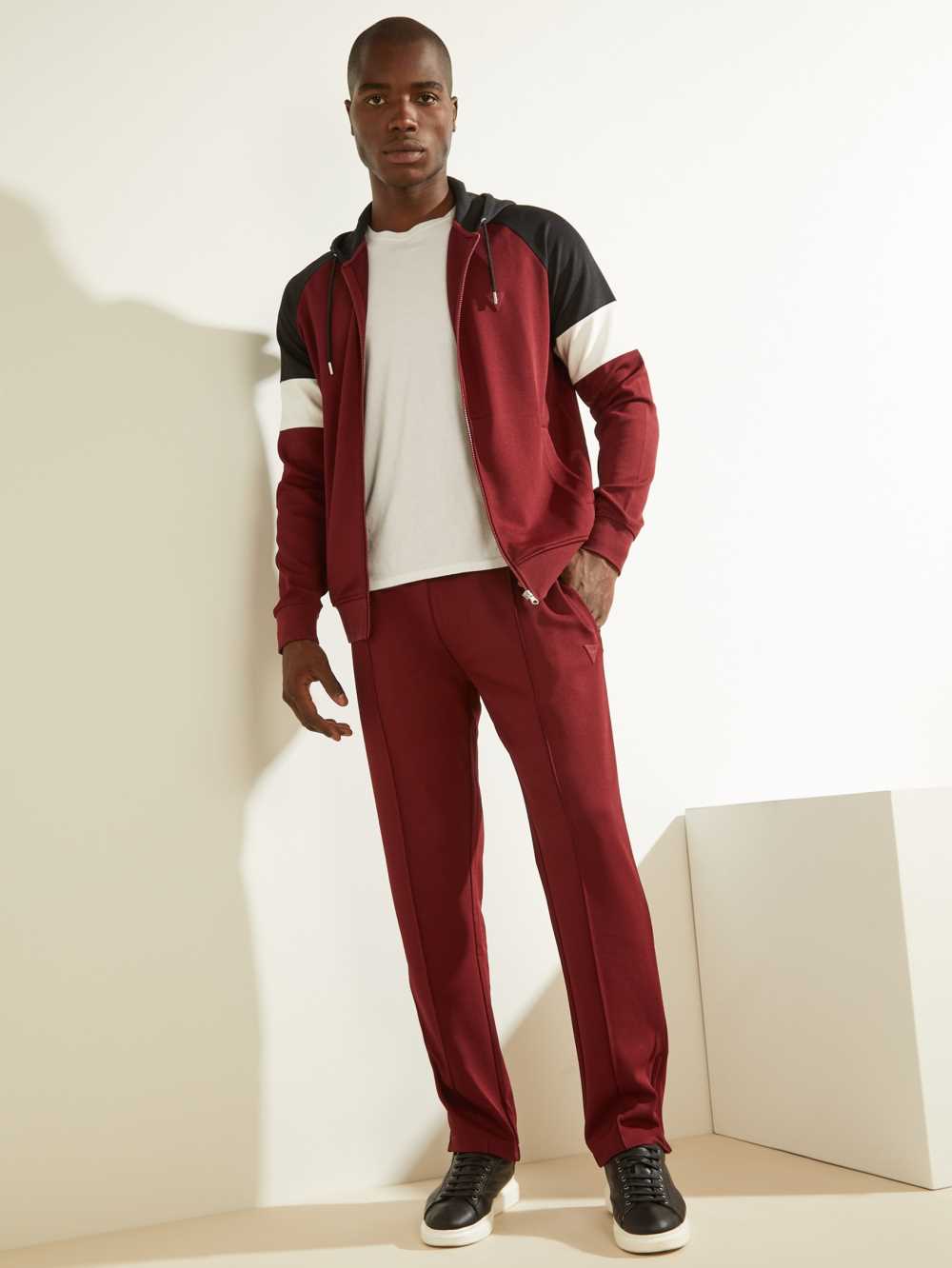 Burgundy Men's Guess Eco Phil Color-Block Zip-Up Hoodie Australia Sale | 961WKLVHU