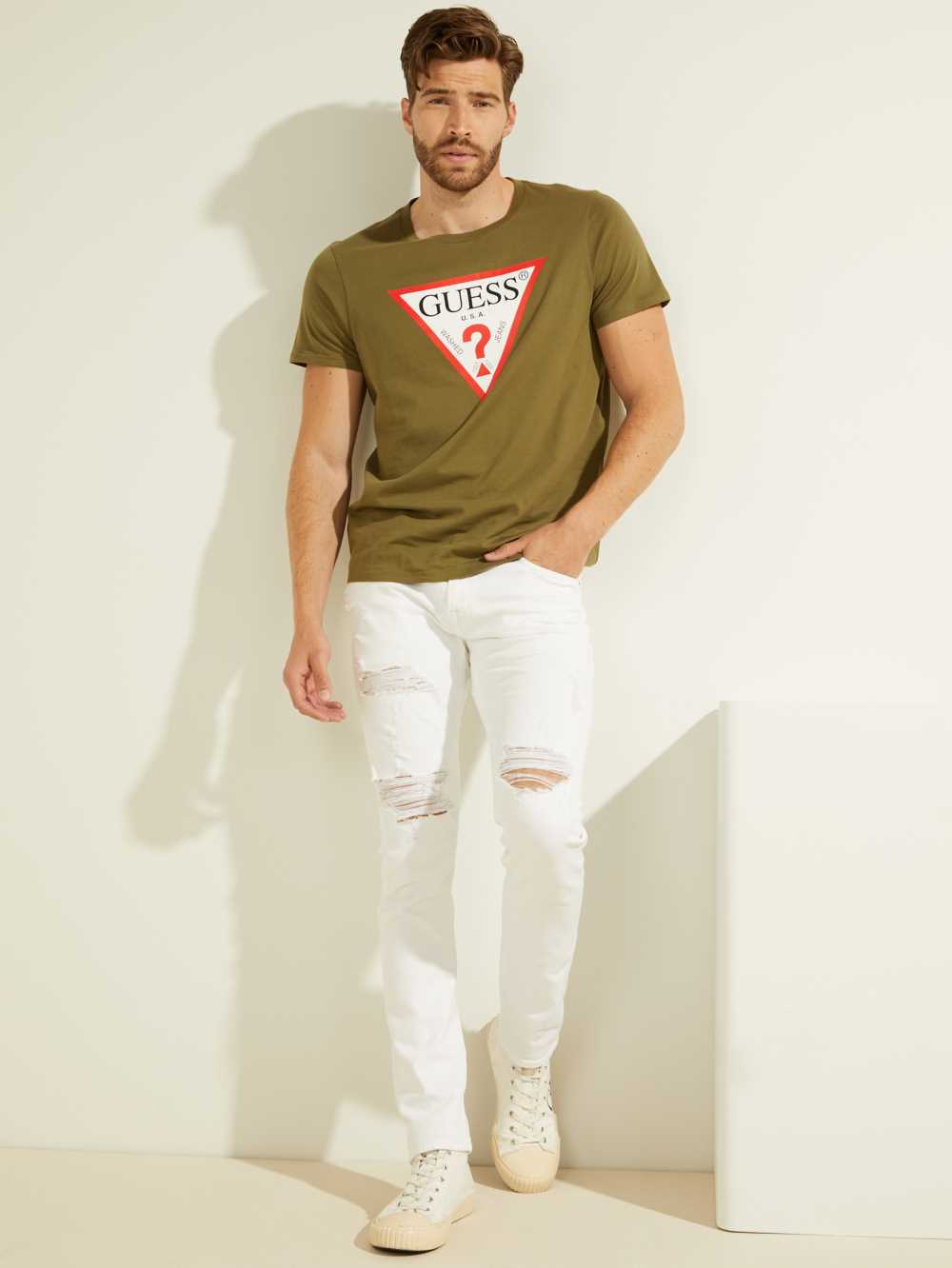 Olive Men's Guess Classic Logo T-shirt Australia Sale | 097KAGFTN