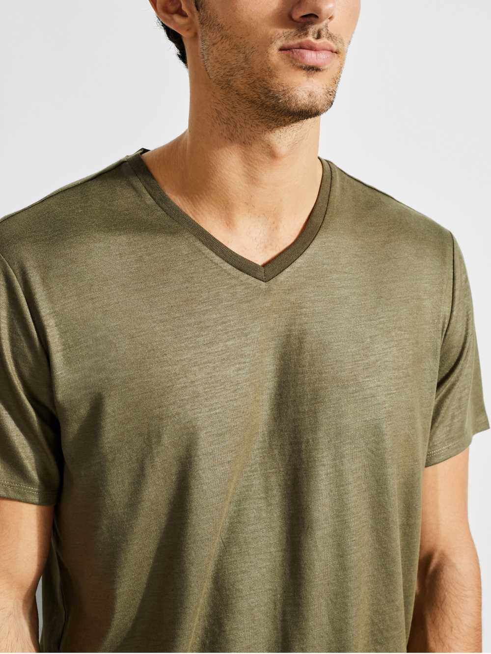 Olive Men's Guess Mason Yoke V-Neck T-shirt Australia Sale | 658YBESMT