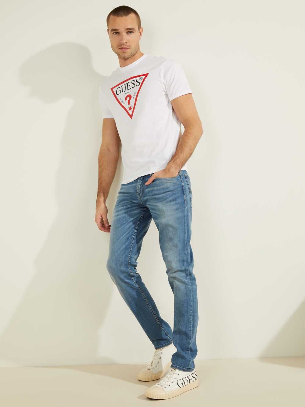White Men's Guess Classic Logo T-shirt Australia Sale | 038STGOPW