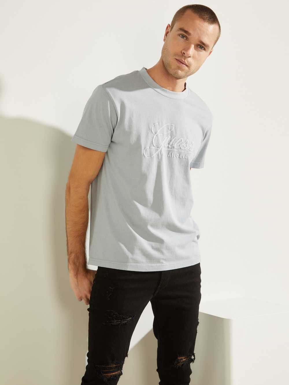 White Men\'s Guess Classical Embroidered Logo T-shirt Australia Sale | 237AXDTZV