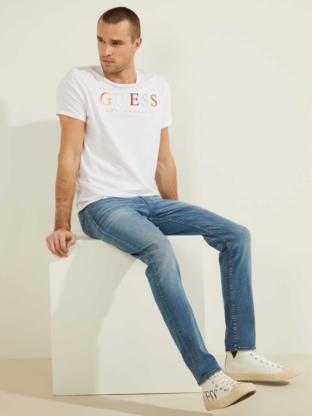 White Men's Guess Embossed Logo T-shirt Australia Sale | 920LBRPHA