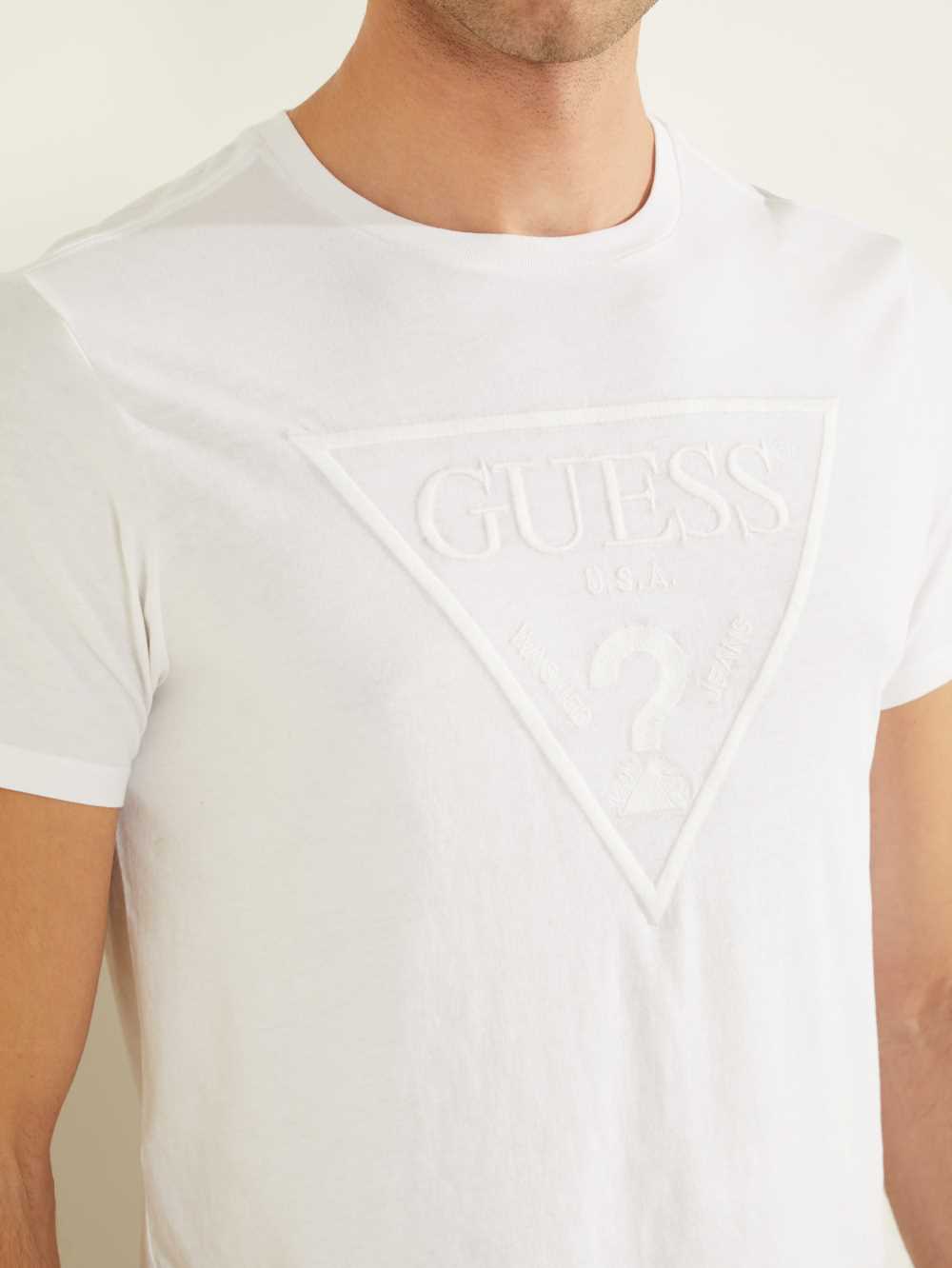 White Men's Guess Embroidered Logo T-shirt Australia Sale | 209HLUJYA