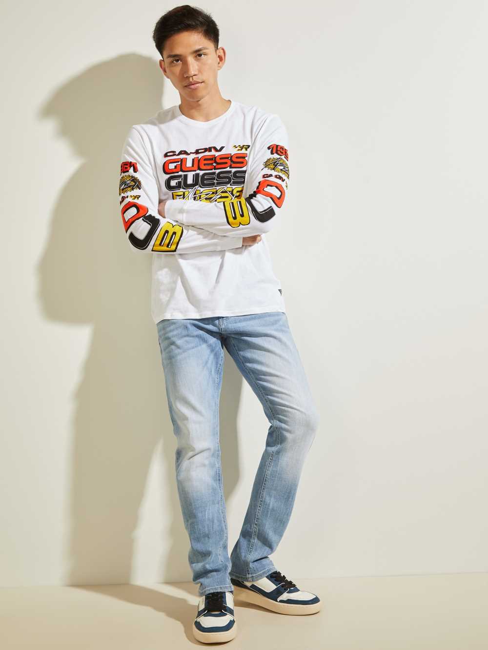 White Men's Guess Sport Logo T-shirt Australia Sale | 738UHIGRX