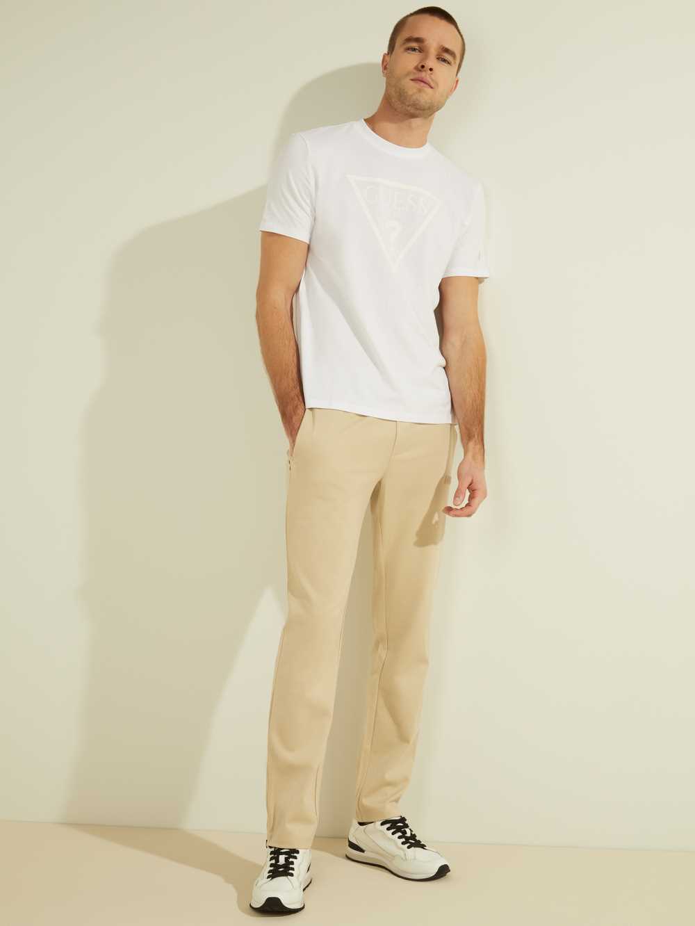 White Men's Guess Tonal Logo T-shirt Australia Sale | 736NQRHKU