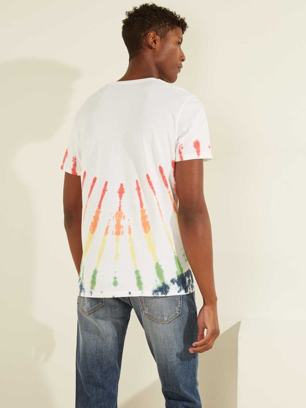 White Multicolor Men's Guess Rainbow Logo Tie-Dye T-shirt Australia Sale | 760MQUGWA